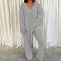 Comfortable and warm solid-color V-neck loungewear two-piece set for winter.