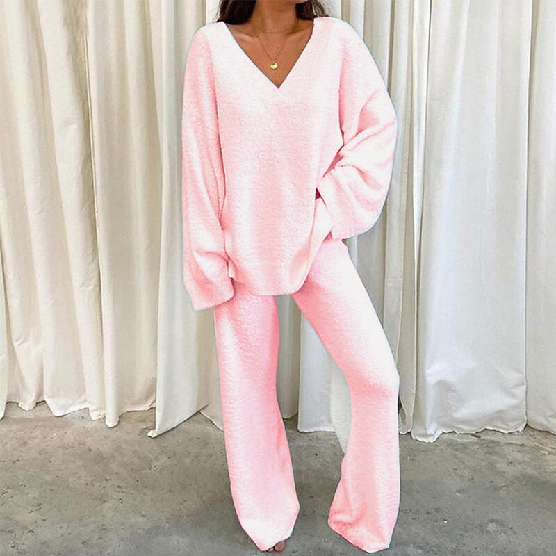 Comfortable and warm solid-color V-neck loungewear two-piece set for winter.