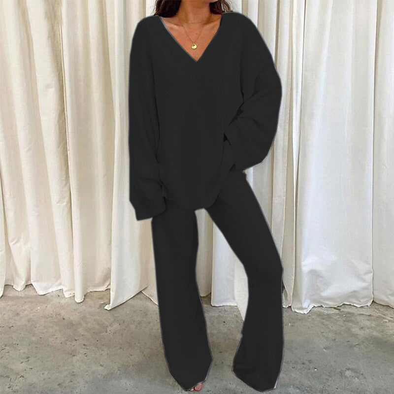 Comfortable and warm solid-color V-neck loungewear two-piece set for winter.