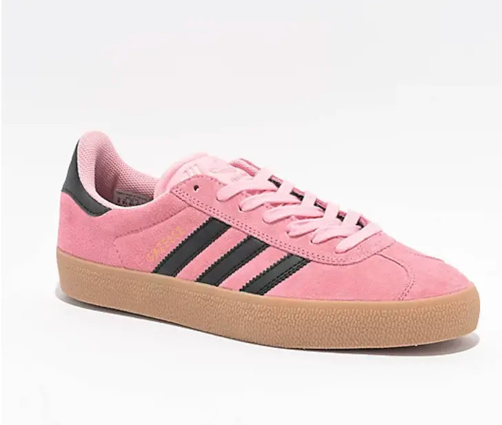 Classic athletic shoes for everyday casual wear, running, and commuting.